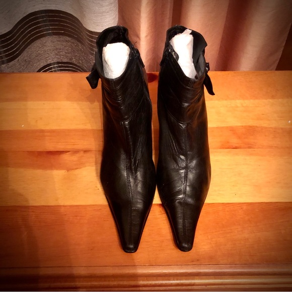 EUC KENNETH COLE genuine leather black ankle heeled booties size 9 - Picture 3 of 12